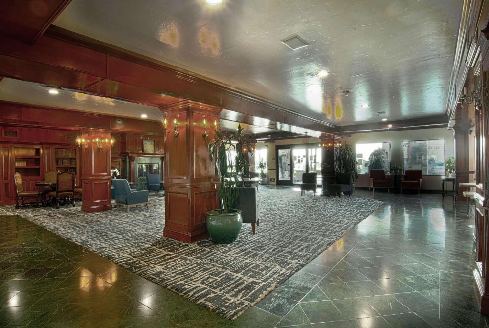 Azure Hotel & Suites Ontario, A Trademark Collection Hotel